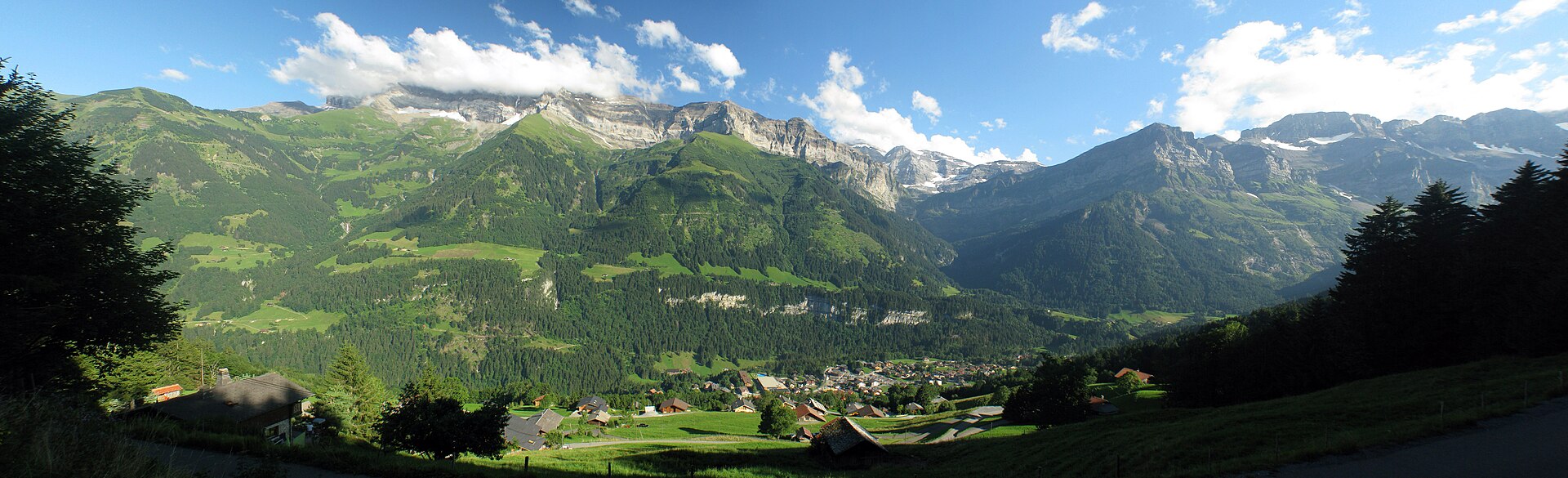 Les sommets et la vallée vus depuis l'hôtel